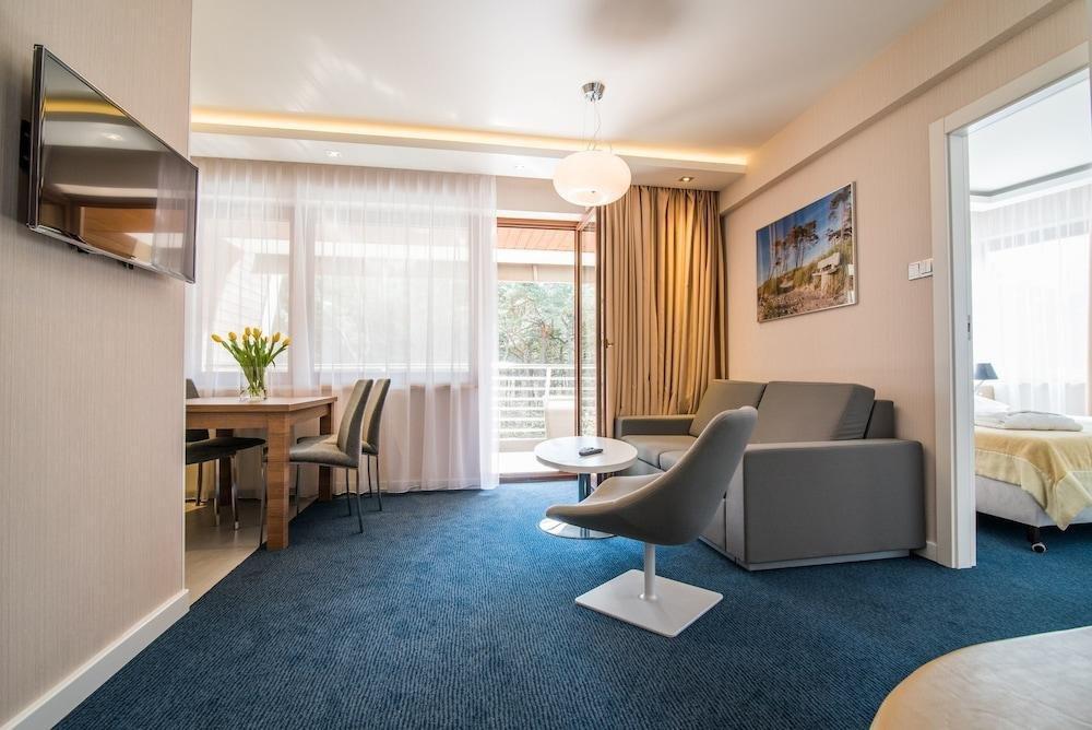 Hotel Dom Zdrojowy Resort & Spa - Destigo Hotels 야스타르니아 외부 사진